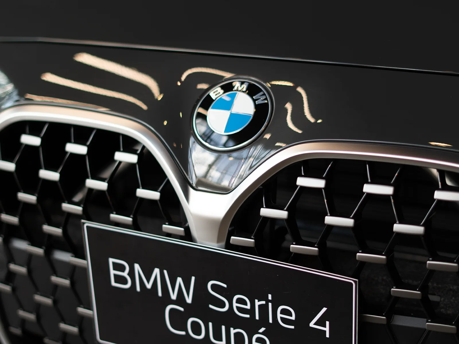 BMW Serie 4 Coupé — Detalle parrilla / rines