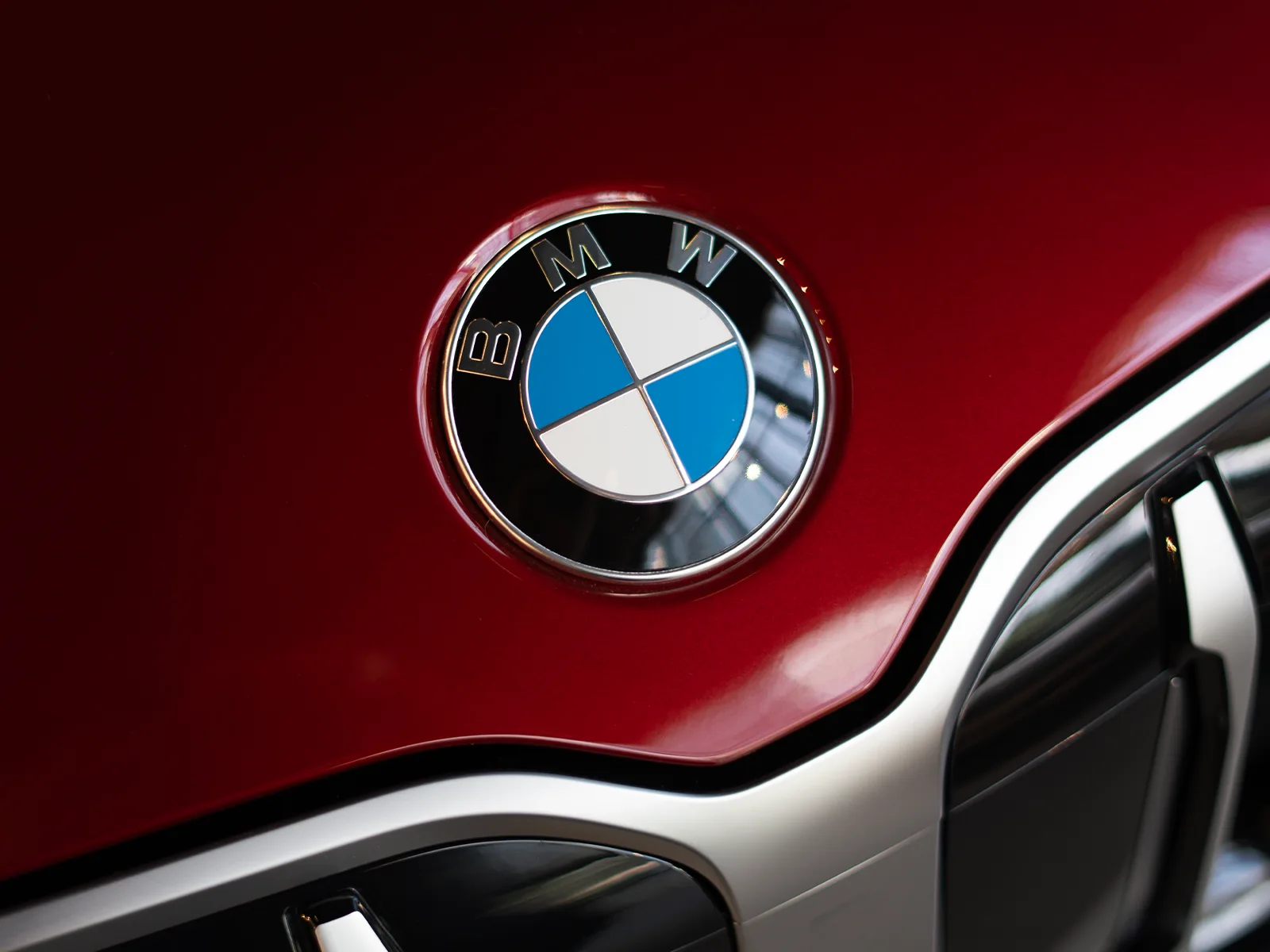 BMW X1 — Detalle parrilla / rines